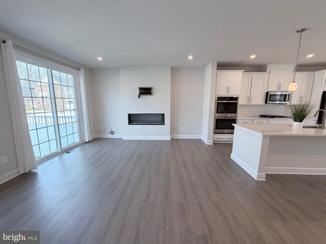 Building Photo - 10825 Foxtrot Cir