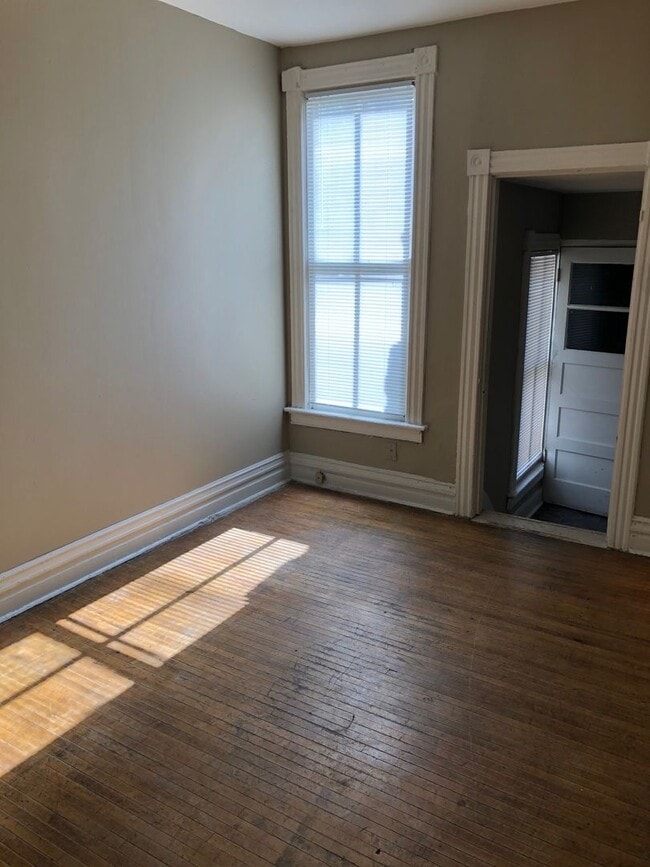 Photo - 365-367 Smith Ave N Unit 365 Upper