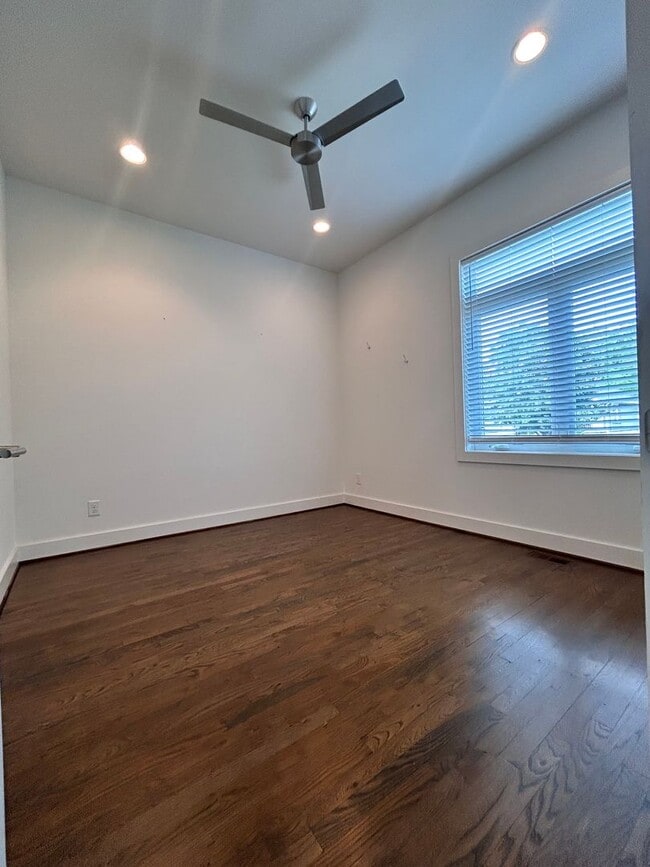 Photo - 913 14th Ave S