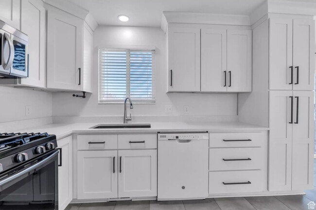 Photo - 1394 W 6235 S