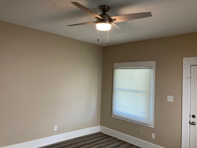 Sala de estar - 1419 N Hamilton Ave Unidad 1