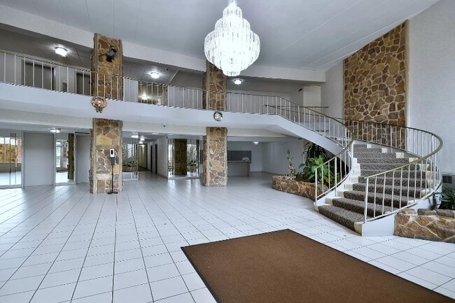 Photo - 16 E Old Willow Rd