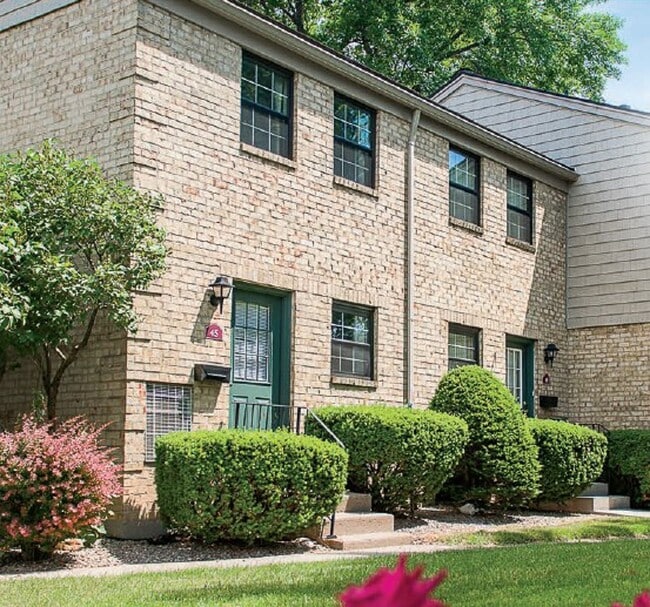 Building Photo - 65 Chartwell Ct