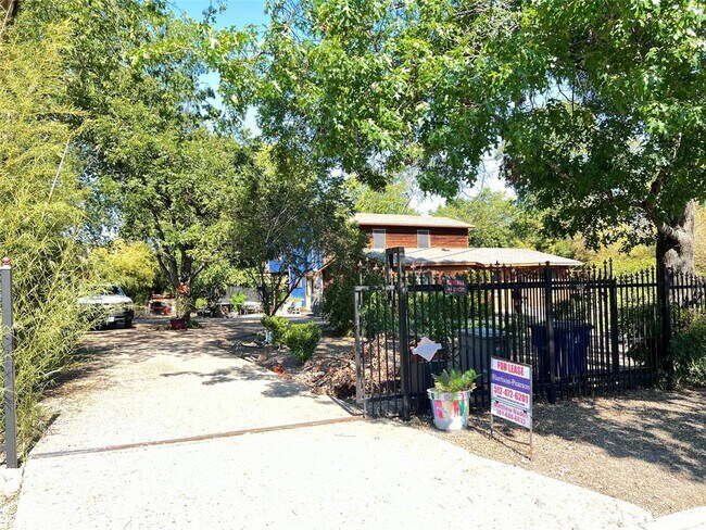 Photo - 2012 Maxwell Ln