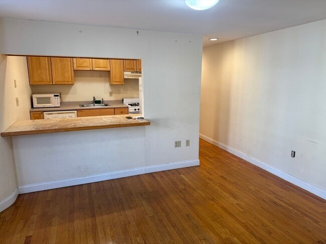 Photo - 114 Magazine St Unit 2