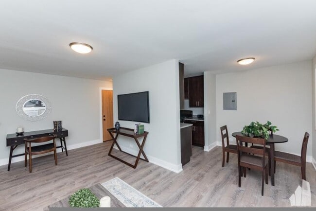 Photo - 0 bedroom in Chicago IL 60657 Unidad 410