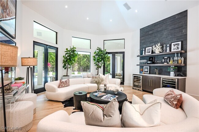 Photo - 681 Katemore Ln