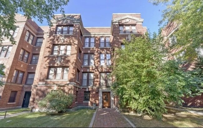 Building Photo - 6830 S Paxton Ave