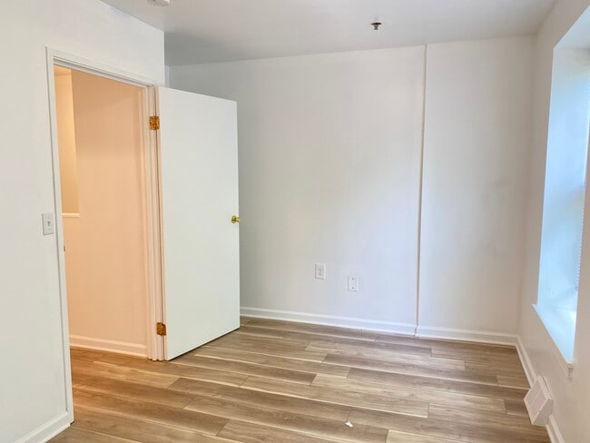 Building Photo - 4048 Ogden St Unit B