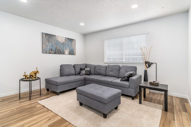 Photo - 10417 E 4th Ave Unidad 6
