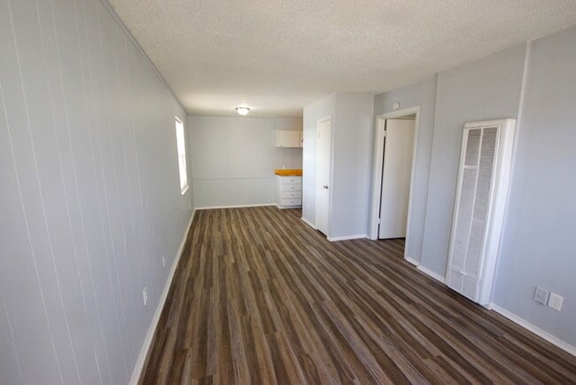 1058 #2 - 1058 Poplar Ave Unit 3