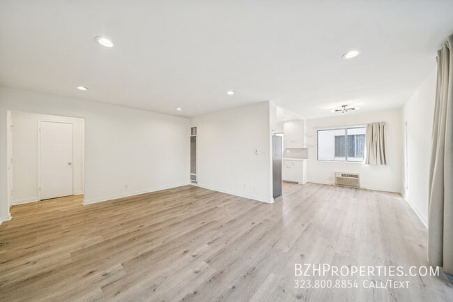 Photo - 7548 Hampton Ave Unidad 301