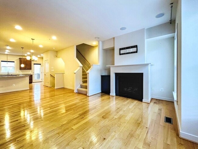 Photo - 4159 Rush St