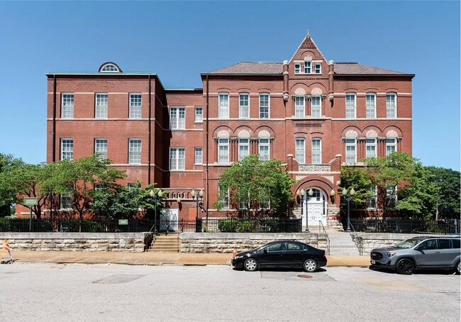 Building Photo - Modern 1-Bedroom Apartment in the Heart of St. Louis Unit 208
