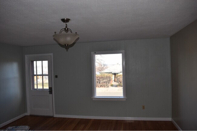 Photo - 1511 Knight St