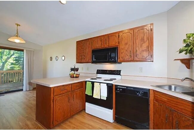 Photo - 1244 Ferndale St N