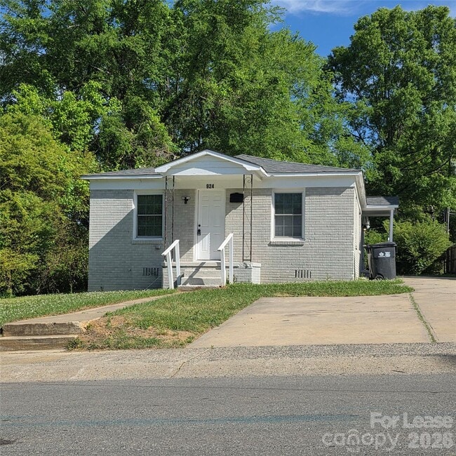 Building Photo - 924 Holland Ave