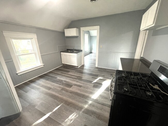 Photo - 423 E 16th St Unidad 2