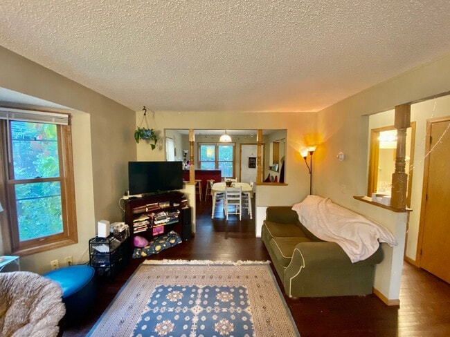 Photo - Gorgeous BIG 5BD/3BA House near the U of M...