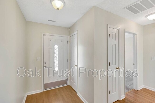 Photo - 5098 Westview St