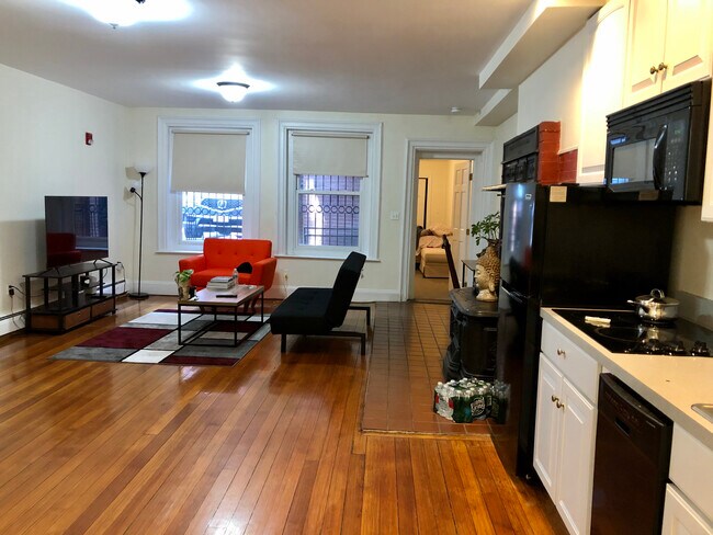 Building Photo - 109 Beacon St Unit 1 Rental