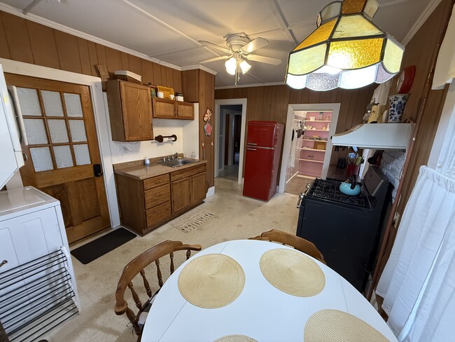 Photo - 352-354 W Main St