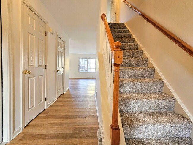 Photo - 107 Acorn Ln