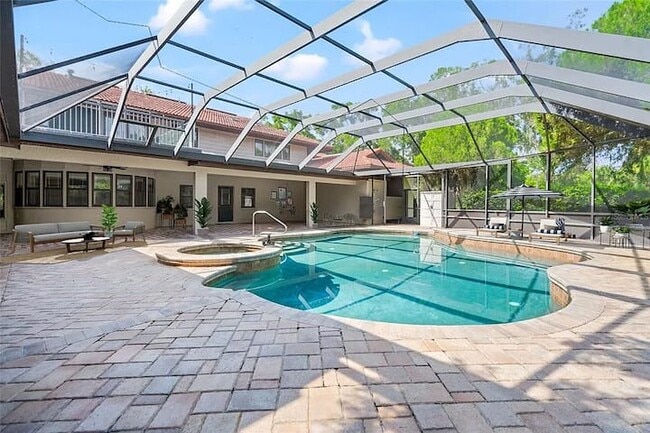 Photo - 250 Strathmore Ave Unit Maven Mansion Bedroom