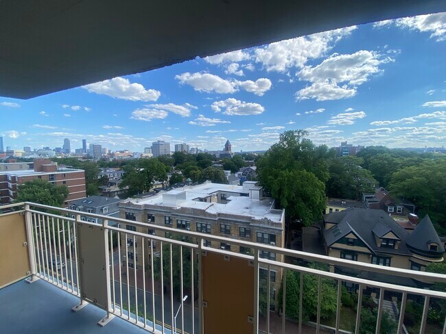 Building Photo - 294 Harvard St Unit 1004 Rental