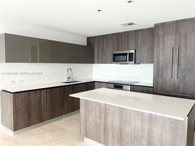 Photo - 68 SE 6th St Unidad 68 SE 6 # 3510