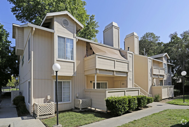 River Oaks Apartments - River Oaks Apartments