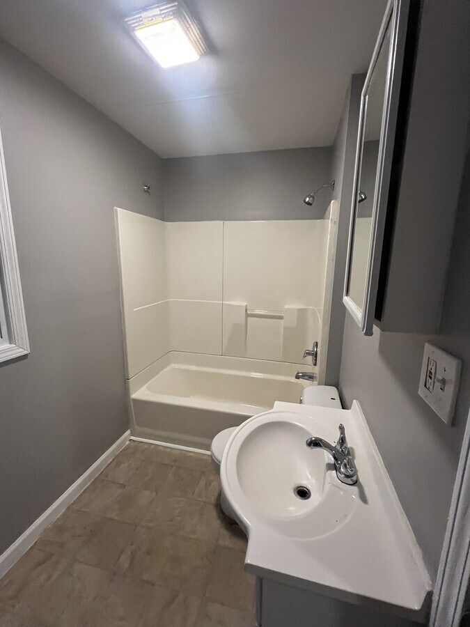 Photo - 204 Flora Dr
