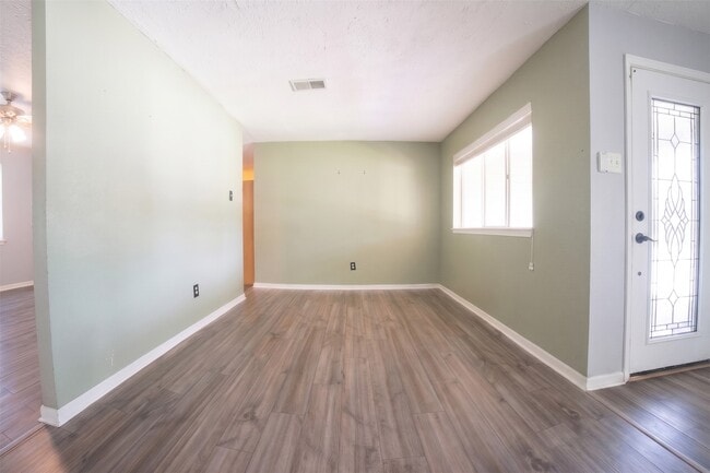 Photo - 4904 Meadowlark St