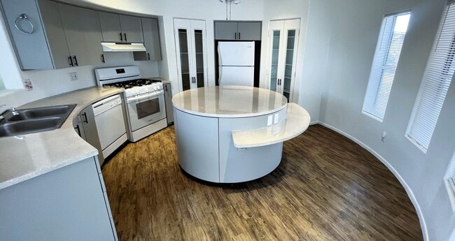 Photo - HOUSE - VILLAGE OF OAK CREEK