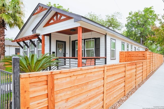 Photo - 1215 Lamar St