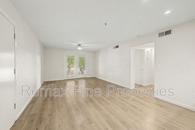 Photo - 4704 E Paradise Village Pkwy N Unidad #111
