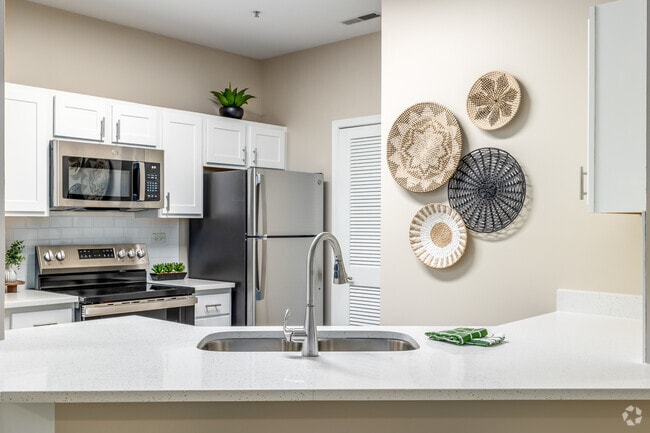 1BR, 1BA - 807SF - Kitchen