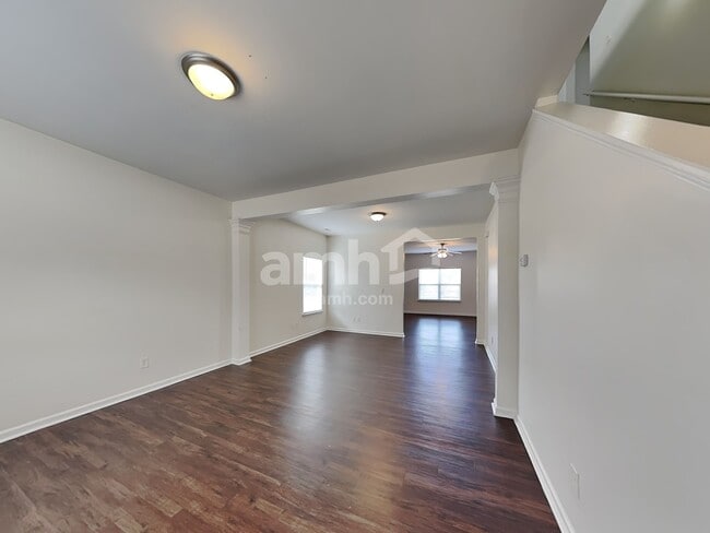 Photo - 267 Flanders Dr