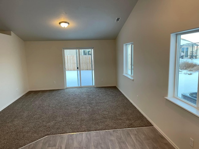 Photo - 1328 W Javelin St