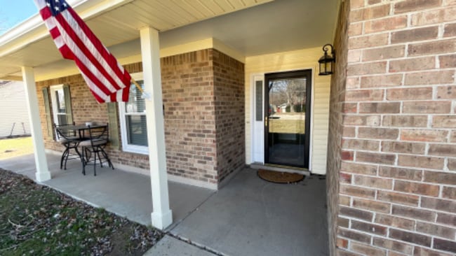 Photo - 209 Hutchins Dr