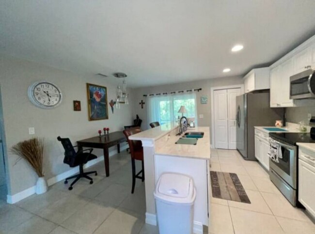 Photo - 9426 Tacoma Ave Unit B