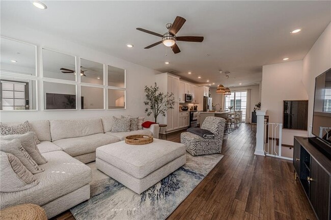 Building Photo - 515 Burton Dr Unit 807