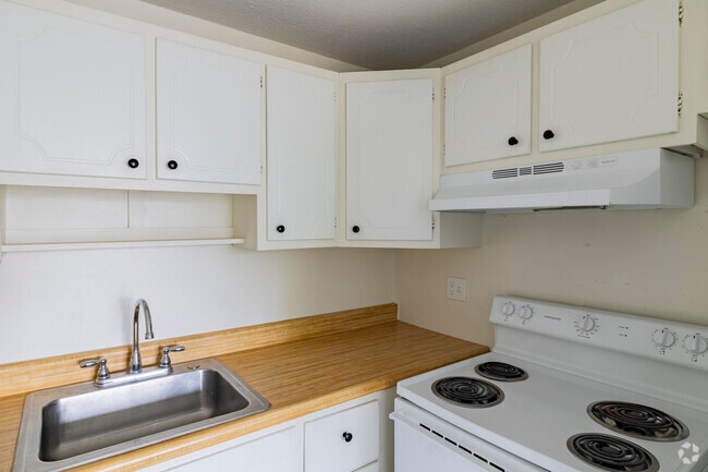 1BD, 1BA - 550SF - Kitchen