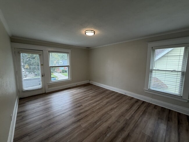 4417 Eastway St Unit Upper