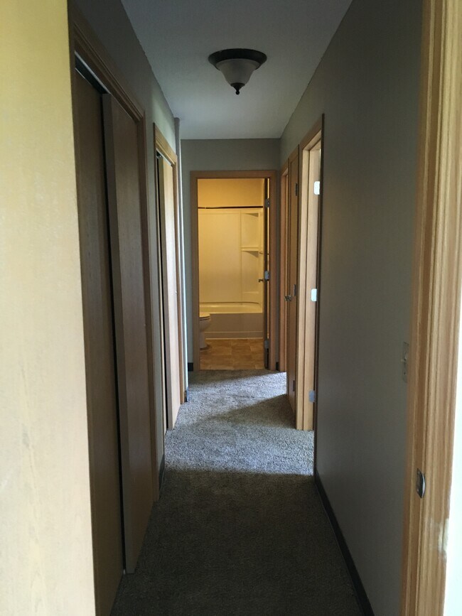 Circle Pines Apartments