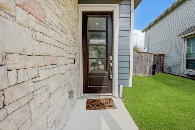 Building Photo - 207 Club Crest Ln