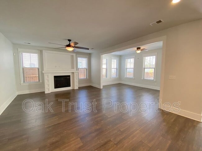 Photo - 225 Scholar Way