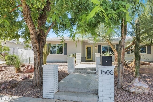 Photo - 1600 Eaton Dr