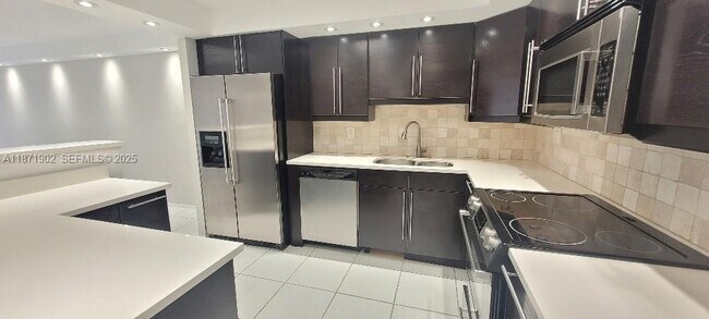 Building Photo - 18051 Biscayne Blvd Unit 603