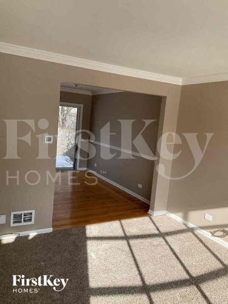 Photo - 28W560 Bolles Ave